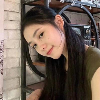 戴金色面具的男子